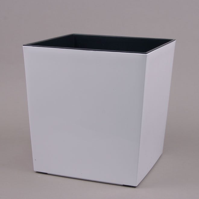 Кашпо с внутренней вставкой Lamela Juka.Текстура Глянец. Цвет - белый 190