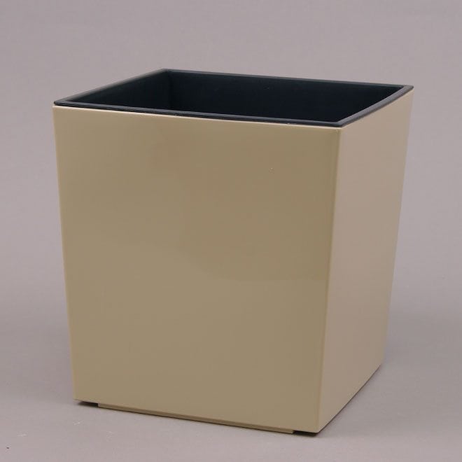 Кашпо с внутренней вставкой Lamela Juka.Текстура Глянец. Цвет - капучино 190 