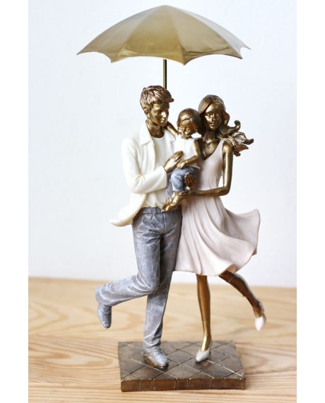 Декоративна фігурка "Сім'я з парасолькою" (31 см)