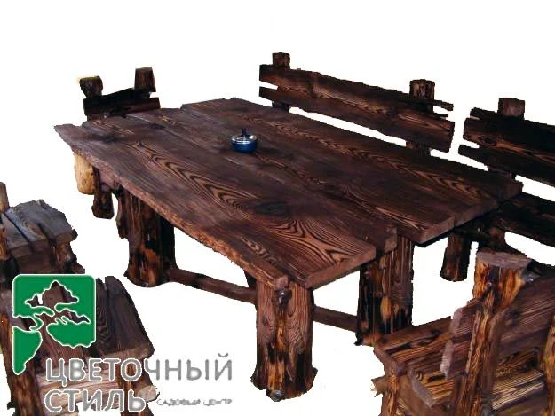 Комплект садових меблів зістарений